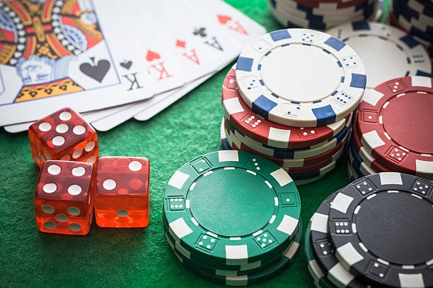 Live dealer at Money Train table on metro slot
